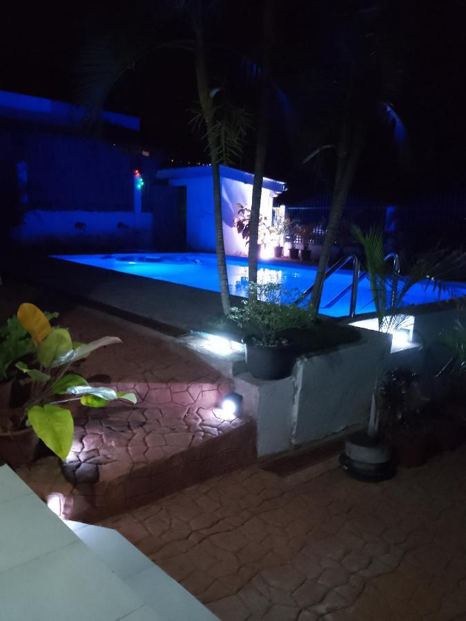 Beth'S Villa Moalboal Bagian luar foto